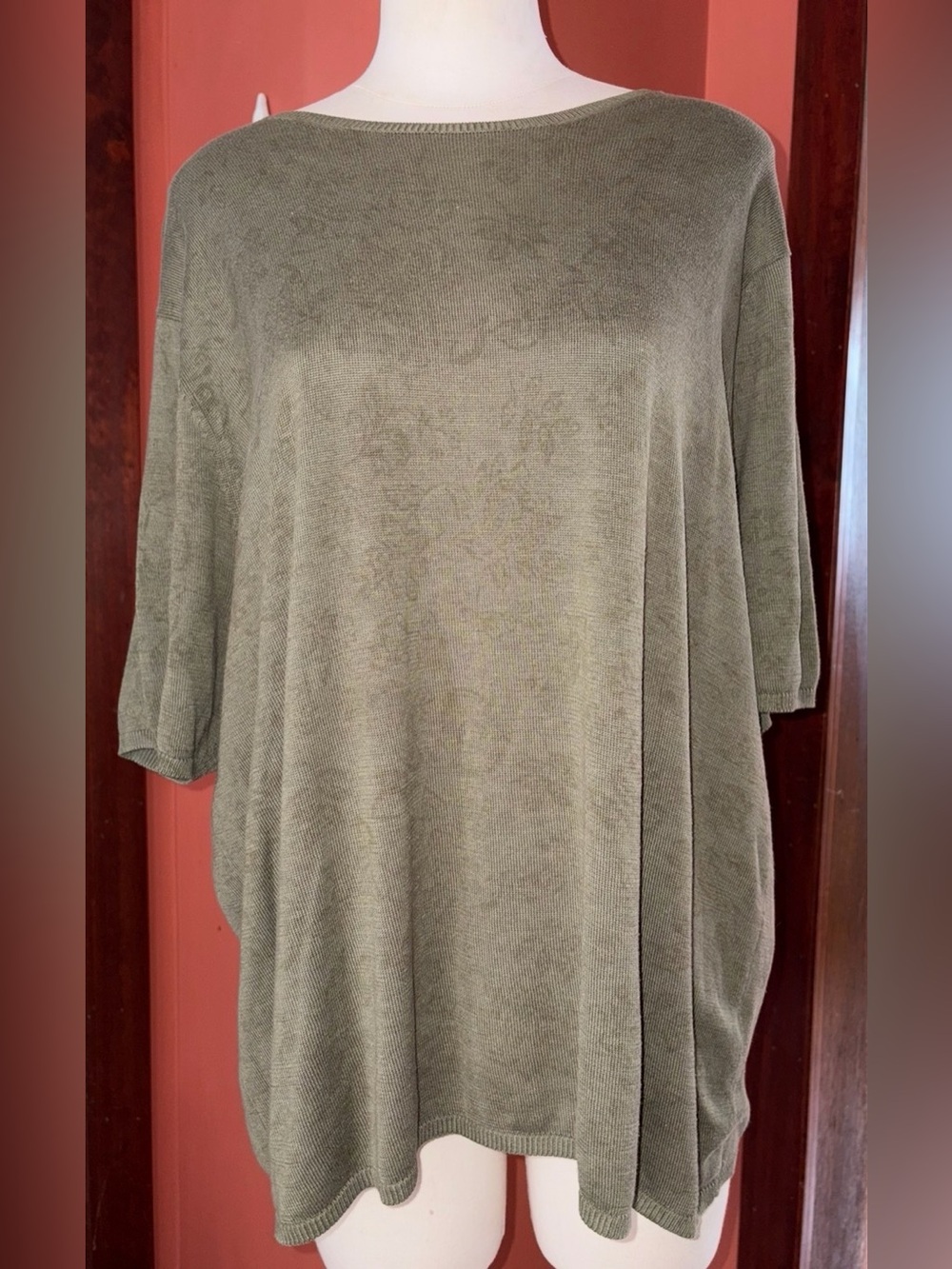 August Max Vintage Olive Green Silk Relaxed Knit Short Sleeve Tunic